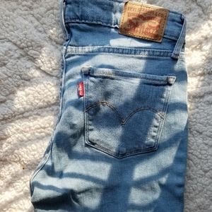 711 Skinny Levi Jeans